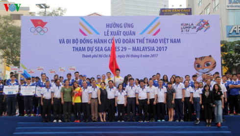 Marche de soutien aux sportifs vietnamiens participant aux SEA Games 29 ảnh 1 Marche de soutien aux sportifs vietnamiens participant aux SEA Games 29 ảnh 1