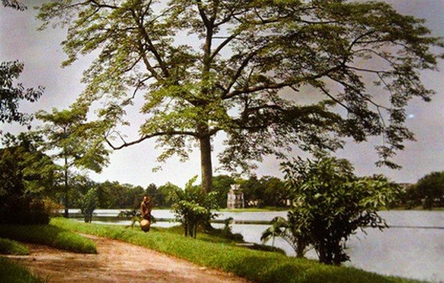 Exposition de photo "10 ans: pour l’amour de Hanoi" ảnh 2 Exposition de photo "10 ans: pour l’amour de Hanoi" ảnh 2