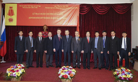 Le Vietnam remet l’Ordre de l’Amitié aux dirigeants du Service russe de la sécurité ảnh 1 Le Vietnam remet l’Ordre de l’Amitié aux dirigeants du Service russe de la sécurité ảnh 1