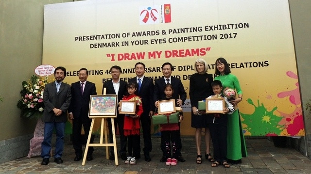 L'ambassade du Danemark au Vietnam récompense les lauréats du concours de peintures pour enfants ảnh 1 L'ambassade du Danemark au Vietnam récompense les lauréats du concours de peintures pour enfants ảnh 1