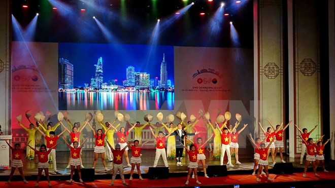 Plus de 4 millions de visiteurs au Festival mondial des cultures Ho Chi Minh-Ville – Gyeongju 2017 ảnh 1 Plus de 4 millions de visiteurs au Festival mondial des cultures Ho Chi Minh-Ville – Gyeongju 2017 ảnh 1
