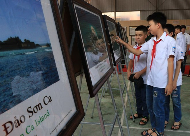 Exposition "Hoàng Sa, Truong Sa du Vietnam - les preuves historiques et juridiques" à Bac Kan ảnh 1 Exposition "Hoàng Sa, Truong Sa du Vietnam - les preuves historiques et juridiques" à Bac Kan ảnh 1