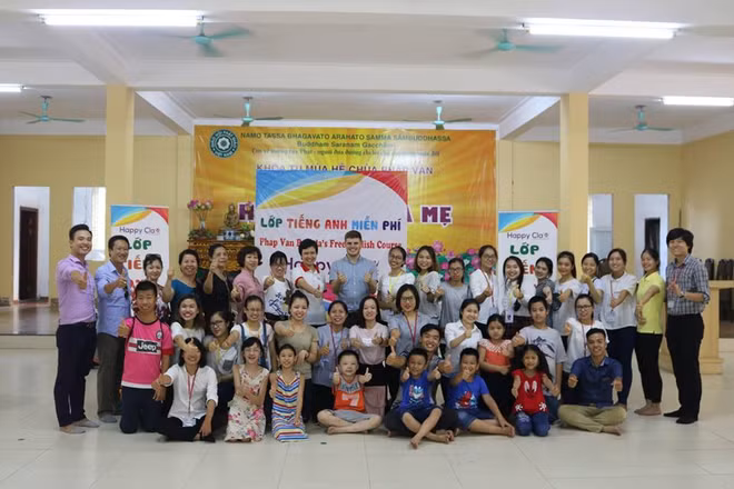 Cours d'anglais gratuit au sein d'une pagode à Hanoi ảnh 1