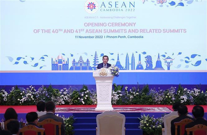 Ouverture des 40e et 41e Sommets de l’ASEAN ảnh 2