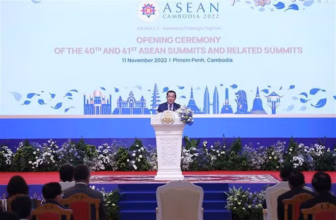 Ouverture des 40e et 41e Sommets de l’ASEAN ảnh 2 Ouverture des 40e et 41e Sommets de l’ASEAN ảnh 2