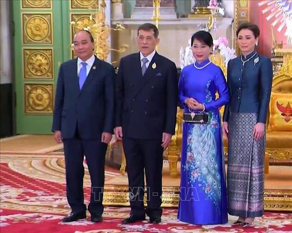 Le président Nguyen Xuan Phuc et son épouse ont une entrevue avec le roi et la reine de Thaïlande ảnh 1 Le président Nguyen Xuan Phuc et son épouse ont une entrevue avec le roi et la reine de Thaïlande ảnh 1