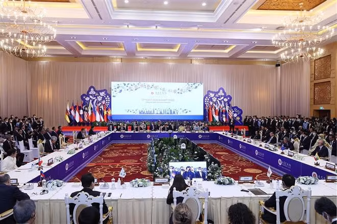 Le PM Pham Minh Chinh au 17e Sommet d’Asie de l’Est ảnh 2