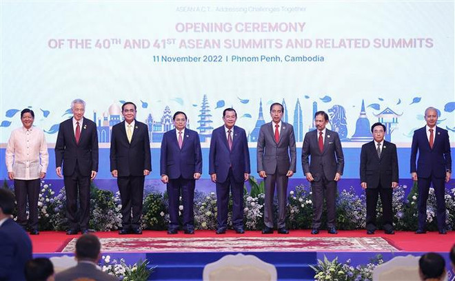 Ouverture des 40e et 41e Sommets de l’ASEAN ảnh 1