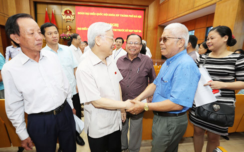 Le secrétaire général Nguyen Phu Trong rencontre l’électorat de Hanoi ảnh 1