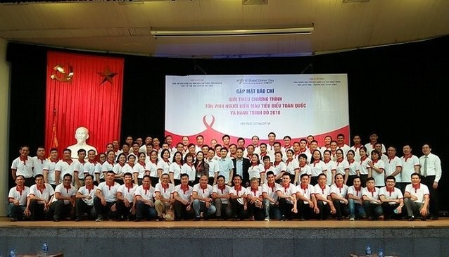 100 donneurs de sang exemplaires à l’honneur ảnh 1 100 donneurs de sang exemplaires à l’honneur ảnh 1