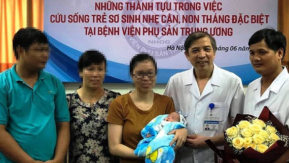 Le Vietnam réussit à nourrir un nouveau-né extrêmement prématuré ảnh 1 Le Vietnam réussit à nourrir un nouveau-né extrêmement prématuré ảnh 1