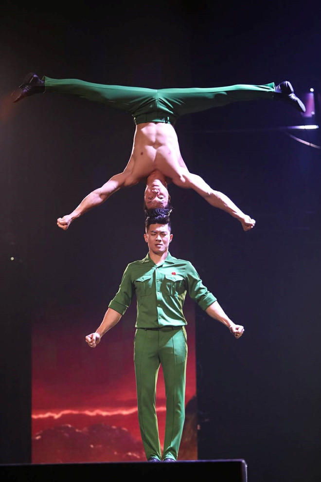 Cirque : deux frères artistes vietnamiens brillent à la finale de Britain's Got Talent ảnh 2 Cirque : deux frères artistes vietnamiens brillent à la finale de Britain's Got Talent ảnh 2