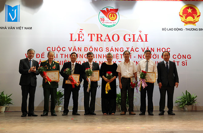 Plus de 40 œuvres littéraires sur les personnes méritantes honorées ảnh 1 Plus de 40 œuvres littéraires sur les personnes méritantes honorées ảnh 1