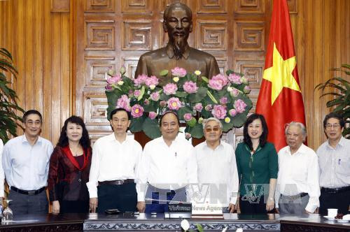Le Premier ministre rencontre des cadres retraités de l’éducation ảnh 1 Le Premier ministre rencontre des cadres retraités de l’éducation ảnh 1