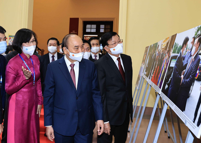 Le dirigeant lao Thongloun Sisoulith se rend à l'Académie nationale de politique Hô Chi Minh ảnh 2 Le dirigeant lao Thongloun Sisoulith se rend à l'Académie nationale de politique Hô Chi Minh ảnh 2