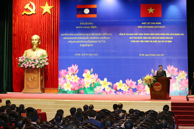 Le dirigeant lao Thongloun Sisoulith se rend à l'Académie nationale de politique Hô Chi Minh ảnh 1 Le dirigeant lao Thongloun Sisoulith se rend à l'Académie nationale de politique Hô Chi Minh ảnh 1
