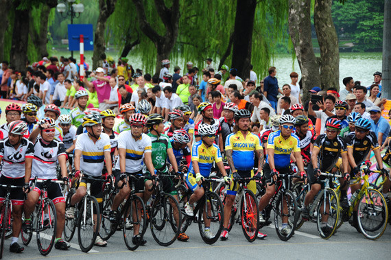 Près de 500 sportifs au tournoi cyclisme Hanoi élargi ảnh 1 Près de 500 sportifs au tournoi cyclisme Hanoi élargi ảnh 1