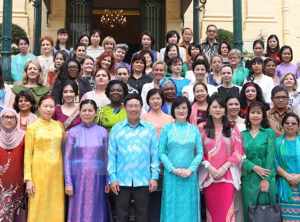 Le groupe des femmes de la Communauté de l’ASEAN voit le jour à Hanoi ảnh 1 Le groupe des femmes de la Communauté de l’ASEAN voit le jour à Hanoi ảnh 1