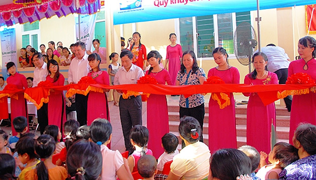 Remise des bourses et cadeaux aux élèves démunis ảnh 2 Remise des bourses et cadeaux aux élèves démunis ảnh 2