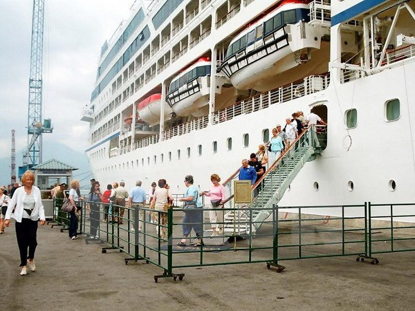 Le port de Chân Mây accueille plus de 4.000 croisiéristes étrangers ảnh 1 Le port de Chân Mây accueille plus de 4.000 croisiéristes étrangers ảnh 1