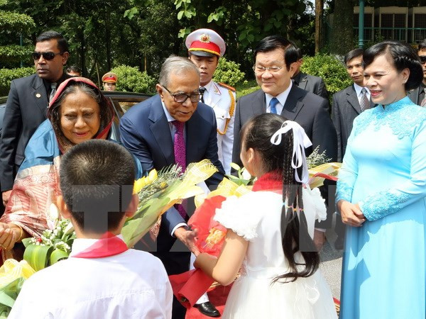 Le président bangladais termine sa visite d'Etat au Vietnam ảnh 1 Le président bangladais termine sa visite d'Etat au Vietnam ảnh 1