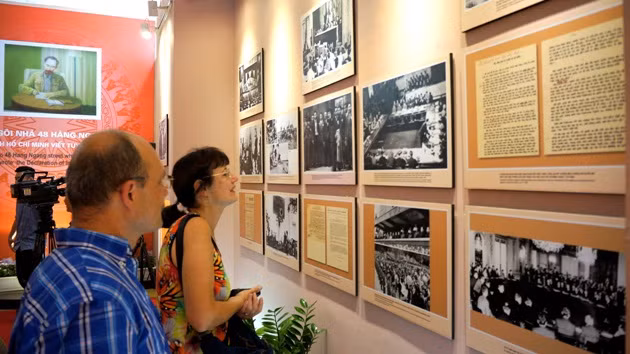 Exposition thématique sur «La maison N° 48 rue Hàng Ngang» ảnh 1