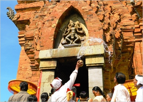 Ninh Thuân : la cérémonie de sollicitation de la tranquillité des Cham ảnh 2 Ninh Thuân : la cérémonie de sollicitation de la tranquillité des Cham ảnh 2