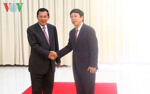 Le Premier ministre cambodgien reçoit le directeur général de la VOV ảnh 1 Le Premier ministre cambodgien reçoit le directeur général de la VOV ảnh 1