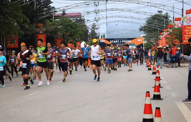 Bientôt compétition de marathon "Courir sur la route du bonheur" à Ha Giang ảnh 1