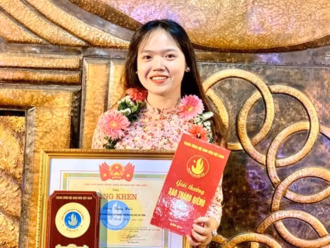 Deux étudiants brillants parmi les "Étoiles de janvier" ảnh 1