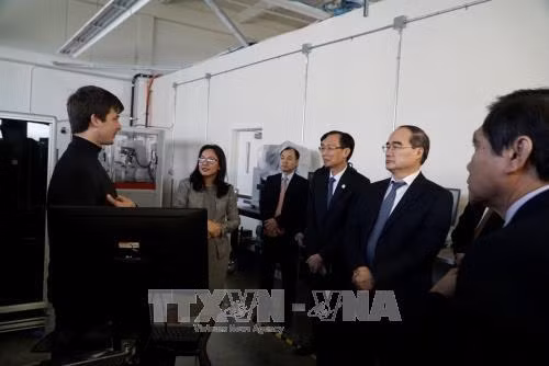 Des responsables de HCM-Ville travaillent avec des groupes américains des TI ảnh 1