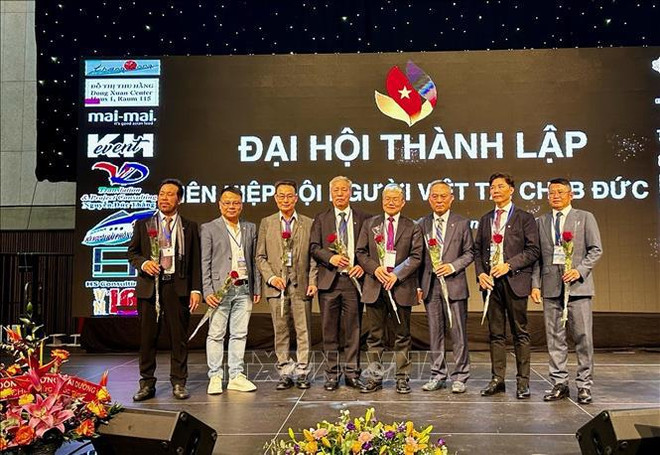 Congrès sur la création de l'Union des Vietnamiens en Allemagne ảnh 1 Congrès sur la création de l'Union des Vietnamiens en Allemagne ảnh 1