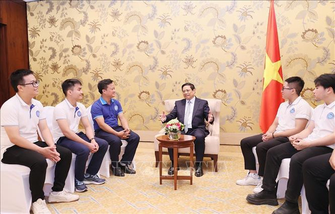 Le PM reçoit le ministre d’État émirati au Commerce extérieur et quitte Dubaï pour Hanoi ảnh 2 Le PM reçoit le ministre d’État émirati au Commerce extérieur et quitte Dubaï pour Hanoi ảnh 2