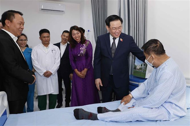 Activités du président de l’Assemblée nationale Vuong Dinh Hue au Laos ảnh 2 Activités du président de l’Assemblée nationale Vuong Dinh Hue au Laos ảnh 2