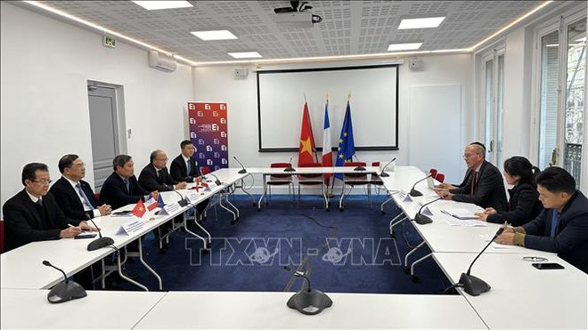 Des localités vietnamiennes déroulent le tapis rouge aux entreprises françaises ảnh 1 Des localités vietnamiennes déroulent le tapis rouge aux entreprises françaises ảnh 1