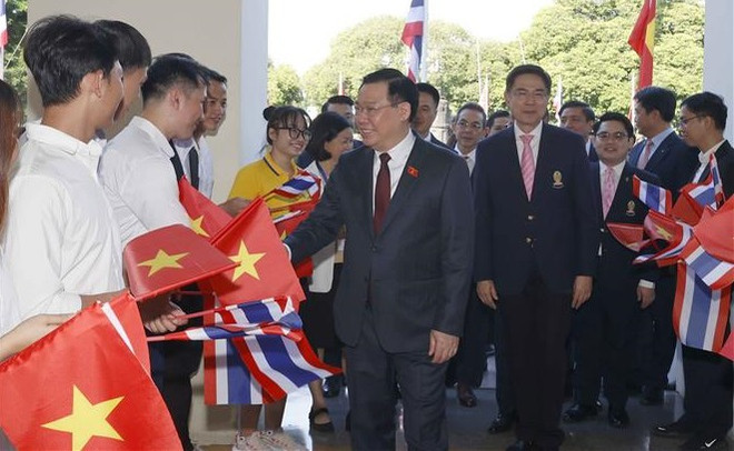Le président de l’Assemblée nationale Vuong Dinh Hue visite l’Université Chulalongkorn en Thaïlande ảnh 1 Le président de l’Assemblée nationale Vuong Dinh Hue visite l’Université Chulalongkorn en Thaïlande ảnh 1