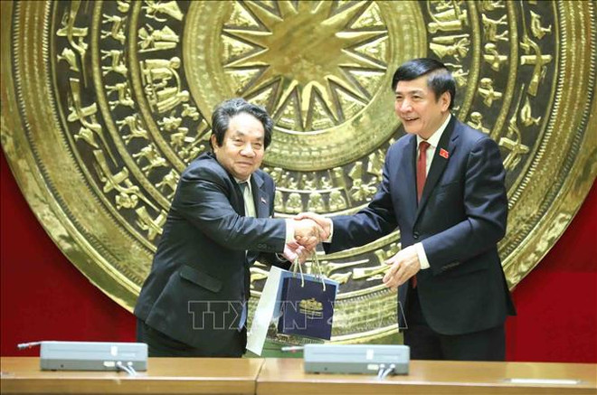 Le secrétaire général de l'AN Bui Van Cuong s'entretient avec son homologue cambodgien ảnh 1 Le secrétaire général de l'AN Bui Van Cuong s'entretient avec son homologue cambodgien ảnh 1