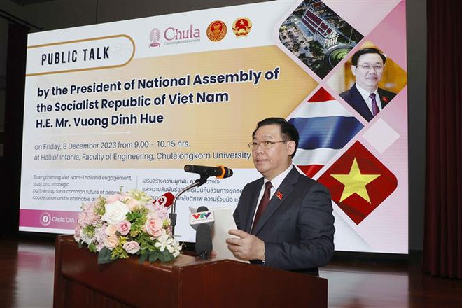 Le président de l’Assemblée nationale Vuong Dinh Hue visite l’Université Chulalongkorn en Thaïlande ảnh 2 Le président de l’Assemblée nationale Vuong Dinh Hue visite l’Université Chulalongkorn en Thaïlande ảnh 2