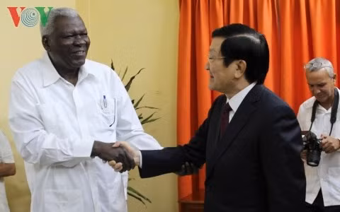 Le Vietnam prend en considération les relations d’amitié traditionnelles avec Cuba ảnh 1