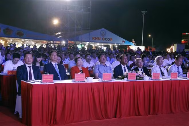 Ouverture du Festival de crevettes de Ca Mau ảnh 1 Ouverture du Festival de crevettes de Ca Mau ảnh 1