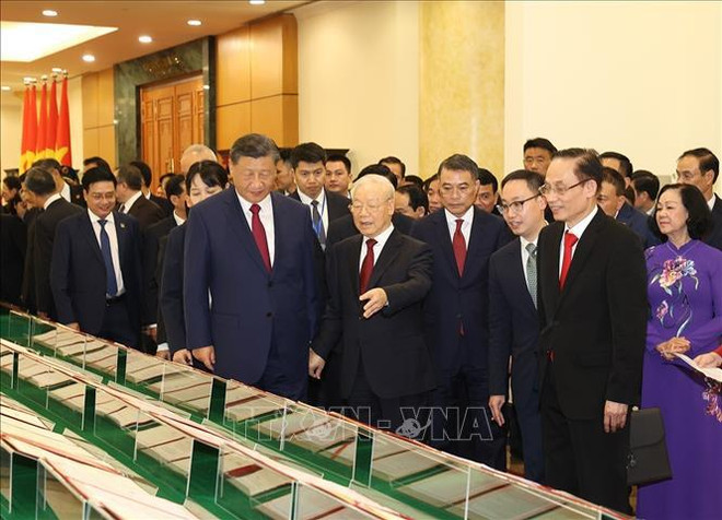 Vietnam-Chine : signature de 36 documents de coopération ảnh 1
