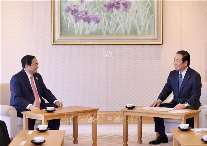 Le PM Pham Minh Chinh rencontre les présidents des Chambres basse et haute du Japon ảnh 1