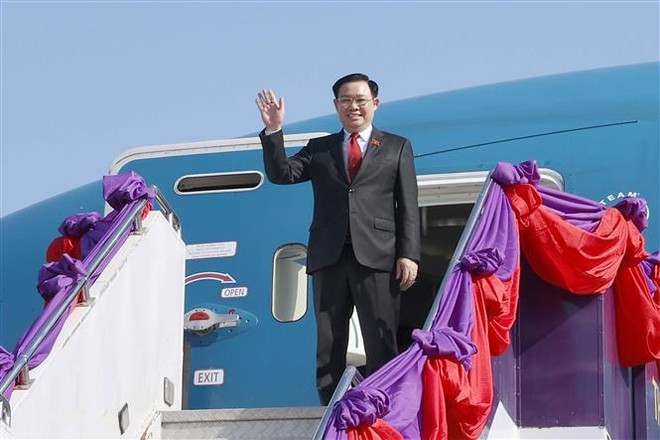 Le président de l’Assemblée nationale Vuong Dinh Hue termine avec succès sa tournée au Laos et en Thaïlande ảnh 2 Le président de l’Assemblée nationale Vuong Dinh Hue termine avec succès sa tournée au Laos et en Thaïlande ảnh 2