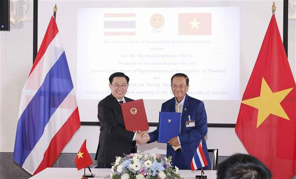 Le voyage d'affaires au Laos et en Thaïlande du président de l'AN couronné de succès ảnh 2 Le voyage d'affaires au Laos et en Thaïlande du président de l'AN couronné de succès ảnh 2