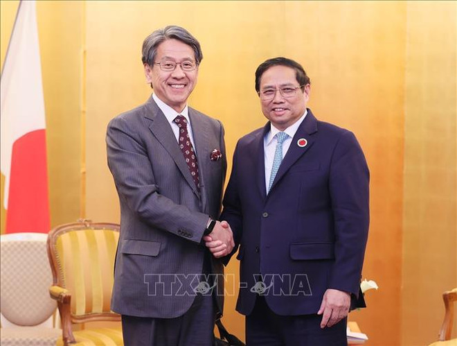 Le PM rencontre l'ancien ambassadeur spécial Japon-Vietnam et le président de JBIC ảnh 2 Le PM rencontre l'ancien ambassadeur spécial Japon-Vietnam et le président de JBIC ảnh 2