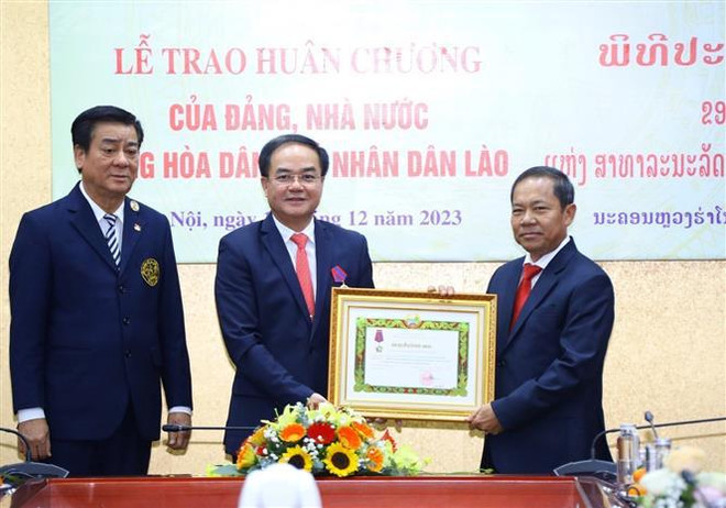 Des responsables vietnamiens à l'honneur ảnh 1 Des responsables vietnamiens à l'honneur ảnh 1