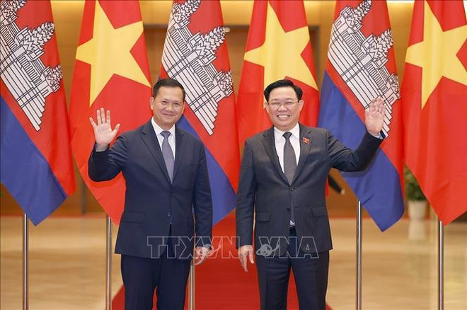 Entrevue entre le président de l'AN vietnamienne et le Premier ministre cambodgien ảnh 1 Entrevue entre le président de l'AN vietnamienne et le Premier ministre cambodgien ảnh 1