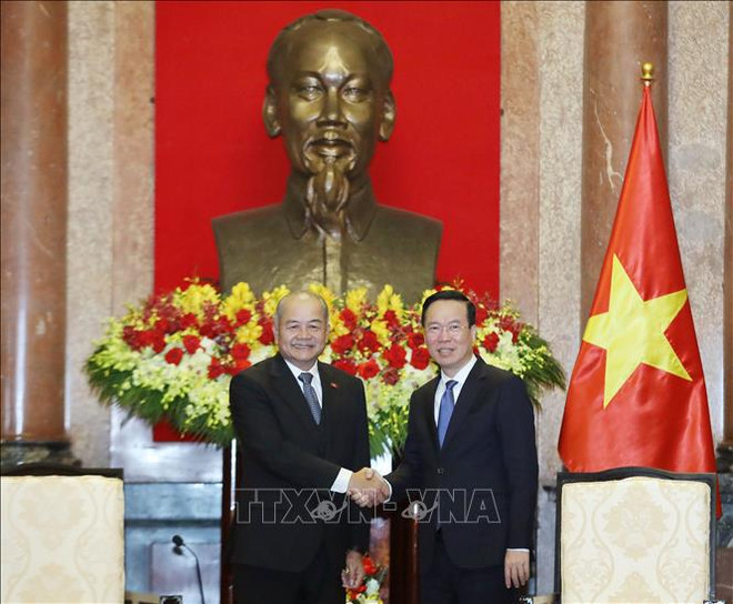 Le président Vo Van Thuong reçoit le vice-Premier ministre lao Kikeo Khaykhamphithoune ảnh 1