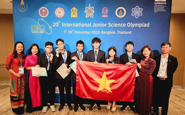 Olympiades internationales junior des sciences 2023 : des élèves de Hanoï remportent six médailles ảnh 1 Olympiades internationales junior des sciences 2023 : des élèves de Hanoï remportent six médailles ảnh 1