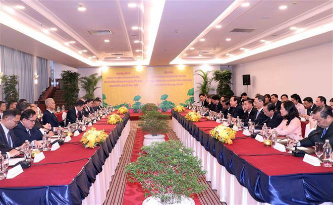 Hô Chi Minh-Ville renforce ses échanges avec Vientiane (Laos) ảnh 1